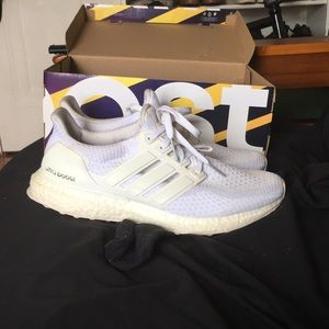 Ultra boost 2.0 Adidas (pick up only) size 8.5